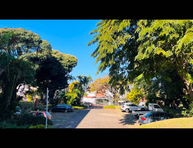 1 BEDROOM FLAT TO LET IN ESSENWOOD